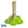 Rascador para Gatos pequeño de 40 cm con bola colgando para que jueguen. Su base es de color verde con detalles amarillos.